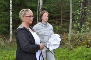 Lilith tillsammans med en hundförare