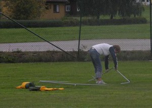 Klubbens "tältexpert" är igång på fredagskvällen